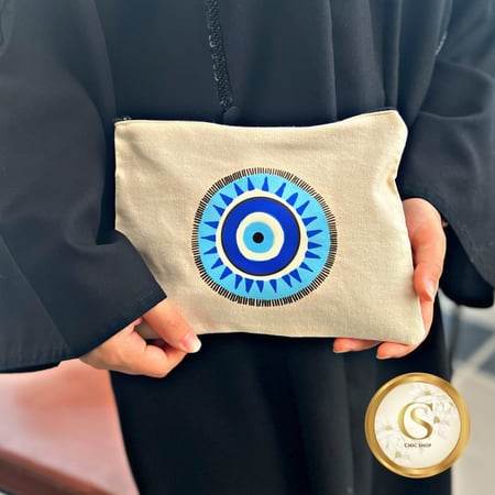 حقيبة يد بشكل العين