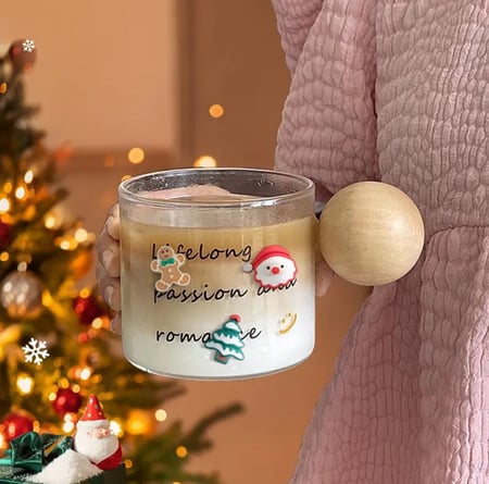 كوب زجاج بمسكة خشب وقاعدة