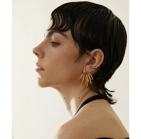 حلق ذهبي بشكل حلقات كبير