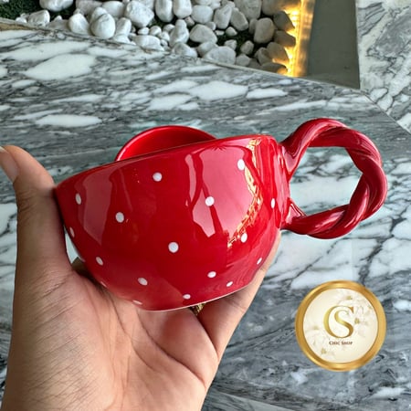 كوب احمر بمسكة مميزه