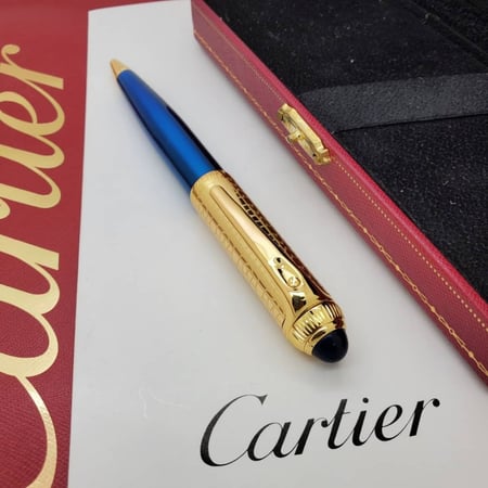 قلم ماركة كارتير اسود وذهبي ء