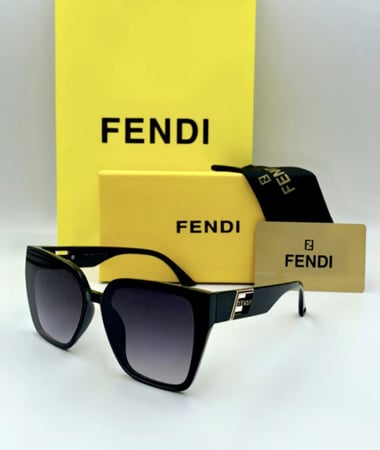 نظارة ماركة فيندي