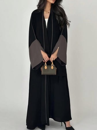 عبايات نسائية سوداء