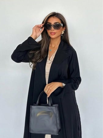 عباءة نسائية سوداء