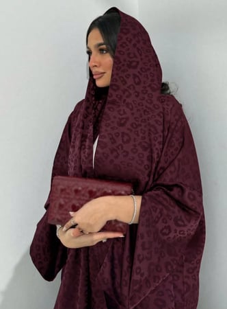 ثوب طويل وطرحة