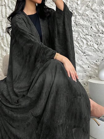 عباية مفتوحة