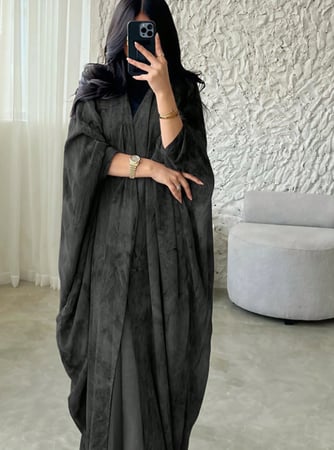 عباية مفتوحة