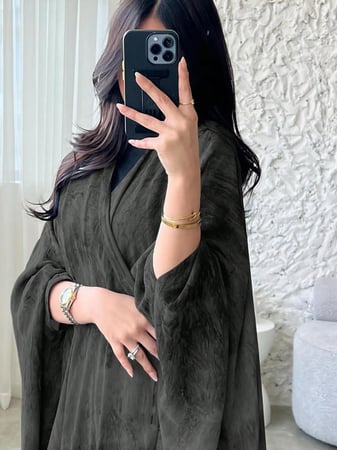 عباية مفتوحة