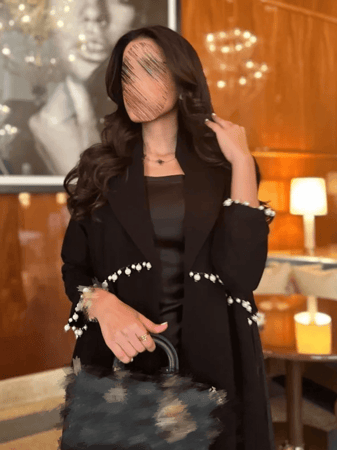 عباءة نسائية مطرزة