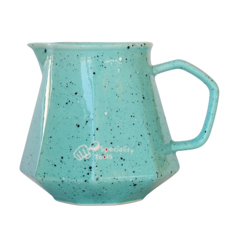 إبريق قهوة سيراميك أخضر مزين بنقاط سوداء وبيضاء