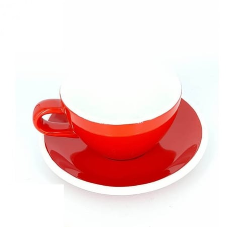 كوب سيراميك أحمر مع صحن أبيض من الداخل