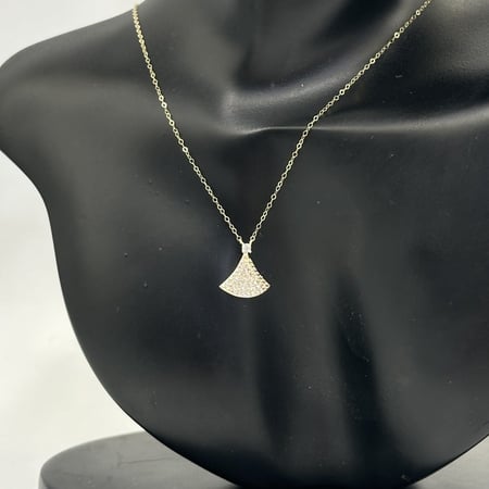 عقد بولغاري دقة الماس