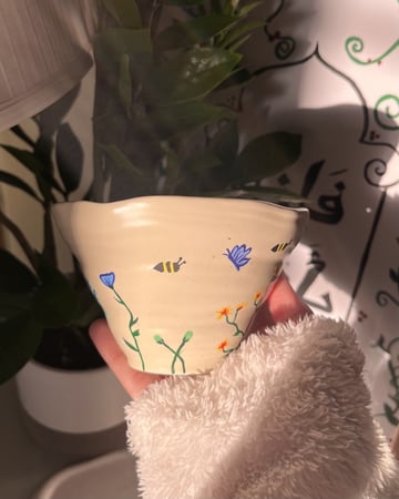 كوب -Flowers- مرسوم يدوياً