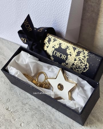 ميدالية DIOR STAR ⭐
