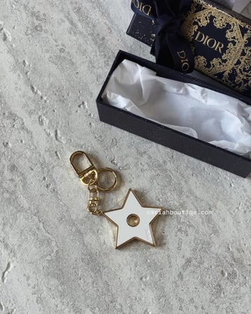 ميدالية DIOR STAR ⭐