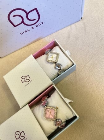 ساعة الوردة الجميلة للبنات