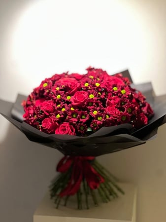 باقة ورد أحمر طبيعي