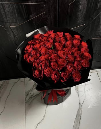 باقة ورد أحمر طبيعي 50 ورده
