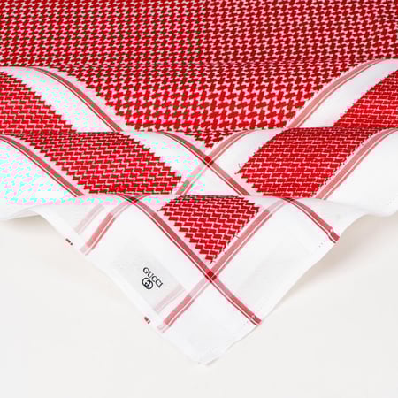 عرض ثلاث أشمغة مخفضة