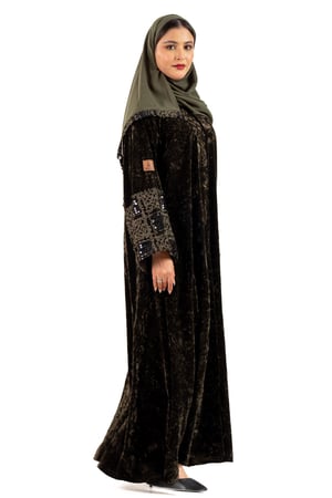 عباية أفنان باللون الزيتي الداكن