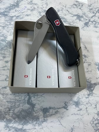 مطويه سويسريه بملقاط ومنكاش جوده عاليه حدها موووس حجم مناسب ف الحمل