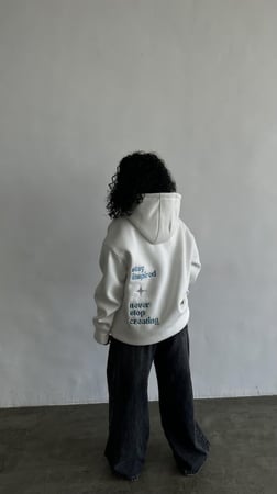 هودي أبيض oversize