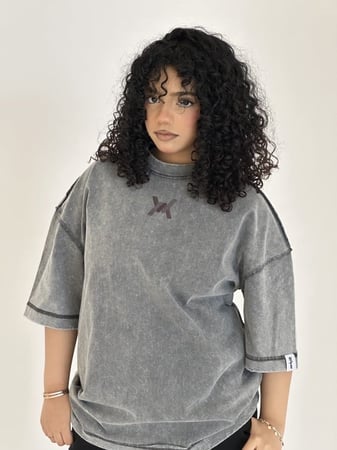 تيشرت رمادي غامق oversize