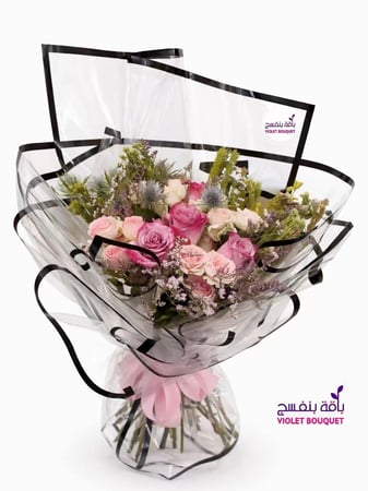 باقة ورود وردية – بوكيه ورد ناعم وملون للهدايا المبهجة مع كيكة اروى