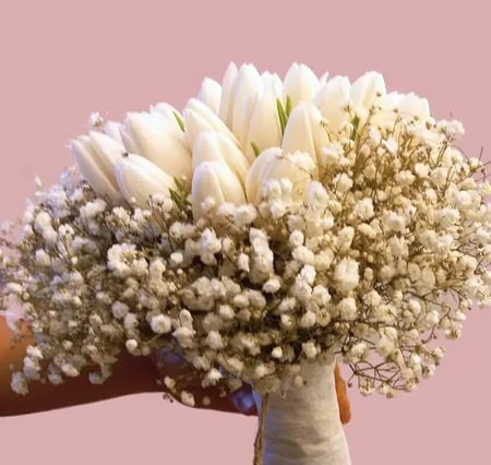 باقة ورد أنيقة ليوم الزفاف