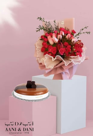 فخامة حمراء: باقة ورد وتوليب مع حلاوة كيكة أني وداني  صغيرة