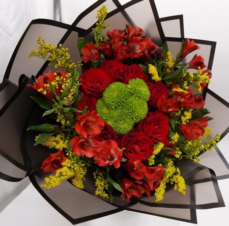 عناق الرومنسية/باقة ورد