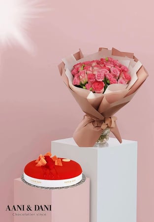 باقة بيبي ورد أصفر ووردي مع كيكة أني داني الصغيرة