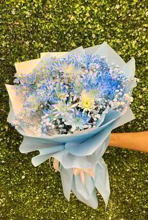 باقة الهدوء الأزرق /ورد كريز وجبسوفيليا