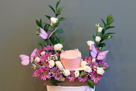 جنة الفراشات/باقة ورد مع كيكة في إطار أكريليك