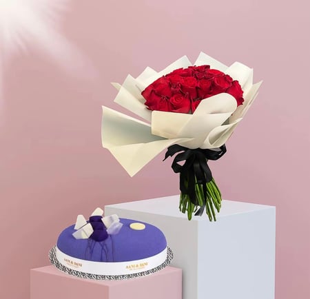 باقة ورد حمراء فاخرة - 30 وردة للتعبير عن الحب مع كعكة شوكولاتة آني داني صغيرة