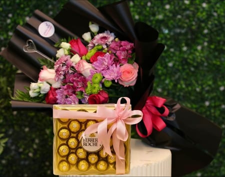 باقة أروقة المحبة وشوكولاته فيريرو روشية قطع 24