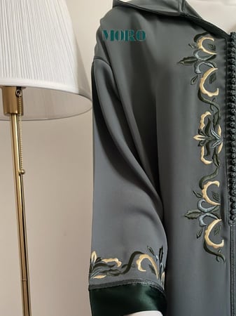 جلابية ناعمة مطرزة - لون زيتي S/M