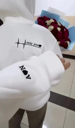 بلوفرات مع تطريز حسب الطلب