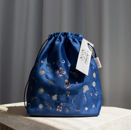 حقيبة صغيرة مخملية لون أزرق بدون منتجات