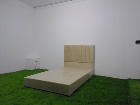 بكج متكامل سرير + مرتبة + مفرش + مخدة + خدادية مربعة