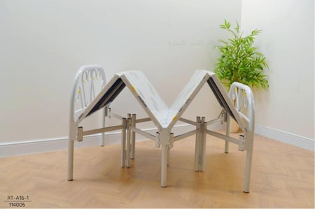 سرير سفط حديد بأرضية خشب قابل للطي للمساحات الصغيرة