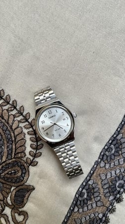 ساعة  MTP سير فضي مينا أبيض