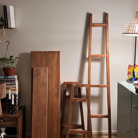 سلم خشب طبيعي للديكور من متجر نزل