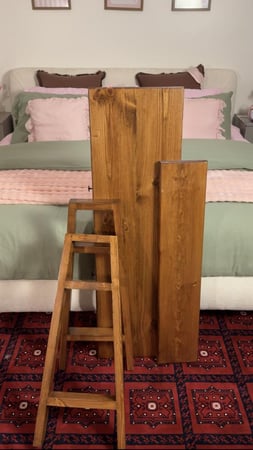 طاولة كوفي كورنر خشب طبيعي – تصميم كلاسيكي فاخر من متجر نزل