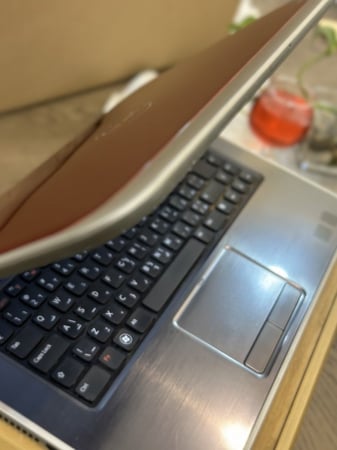 لابتوب DELL الأحمر بمعالج Core i5