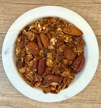 جرانولا بالدبس والمكسرات