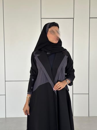 عباية كريب اسود مقلم رمادي