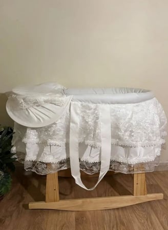 سرير أطفال حديث الولاده+ القاعده هزاز