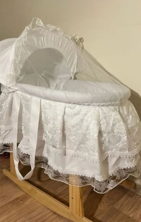 سرير أطفال حديث الولاده+ القاعده هزاز