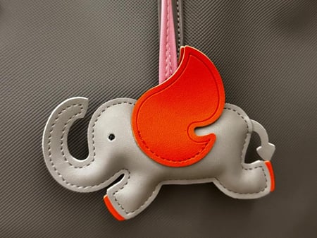 تعليقات للشنط ( فيل )